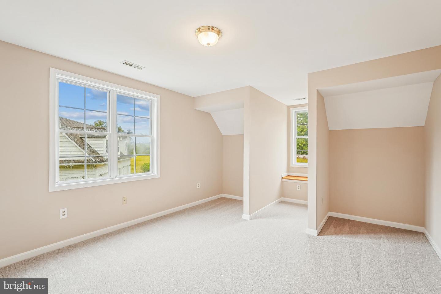 18 HALL RD, FRONT ROYAL, Virginia 22630, 2 Bedrooms Bedrooms, ,3 BathroomsBathrooms,Residential,For sale,18 HALL RD,VAWR2012686 MLS # VAWR2012686