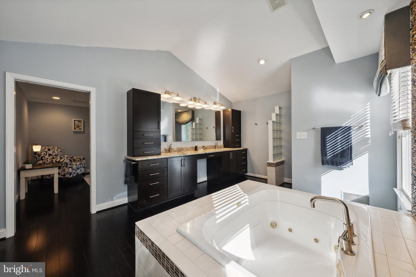 1284 COBBLE POND WAY, VIENNA, Virginia 22182, 5 Bedrooms Bedrooms, ,6 BathroomsBathrooms,Residential,For sale,1284 COBBLE POND WAY,VAFX2277194 MLS # VAFX2277194 1284 COBBLE POND WAY, VIENNA, Virginia 22182, 5 Bedrooms Bedrooms, ,6 BathroomsBathrooms,Residential,For sale,1284 COBBLE POND WAY,VAFX2277194 MLS # VAFX2277194