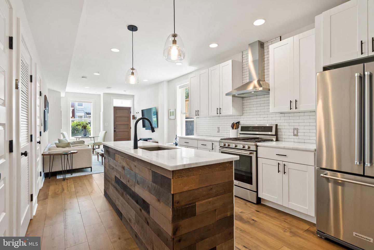 781 COLUMBIA RD NW #1, WASHINGTON, District Of Columbia 20001, 2 Bedrooms Bedrooms, ,2 BathroomsBathrooms,Residential,For sale,781 COLUMBIA RD NW #1,DCDC2229898 MLS # DCDC2229898