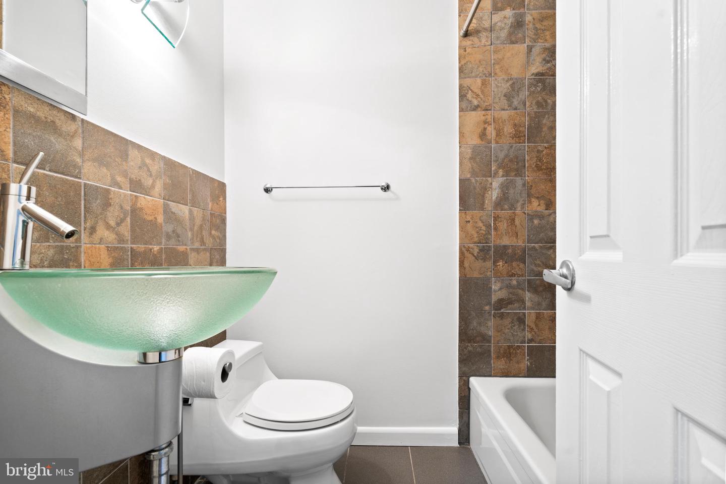 73 G ST SW #103, WASHINGTON, District Of Columbia 20024, 2 Bedrooms Bedrooms, ,2 BathroomsBathrooms,Residential,For sale,73 G ST SW #103,DCDC2229912 MLS # DCDC2229912