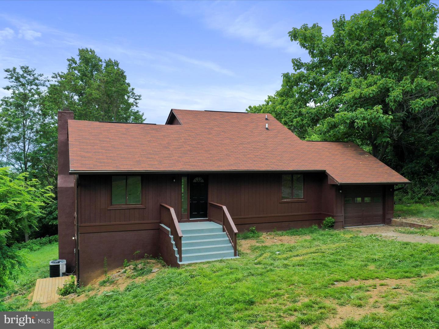 143 ZINN WAY, LINDEN, Virginia 22642, 3 Bedrooms Bedrooms, ,2 BathroomsBathrooms,Residential,For sale,143 ZINN WAY,VAWR2011170 MLS # VAWR2011170