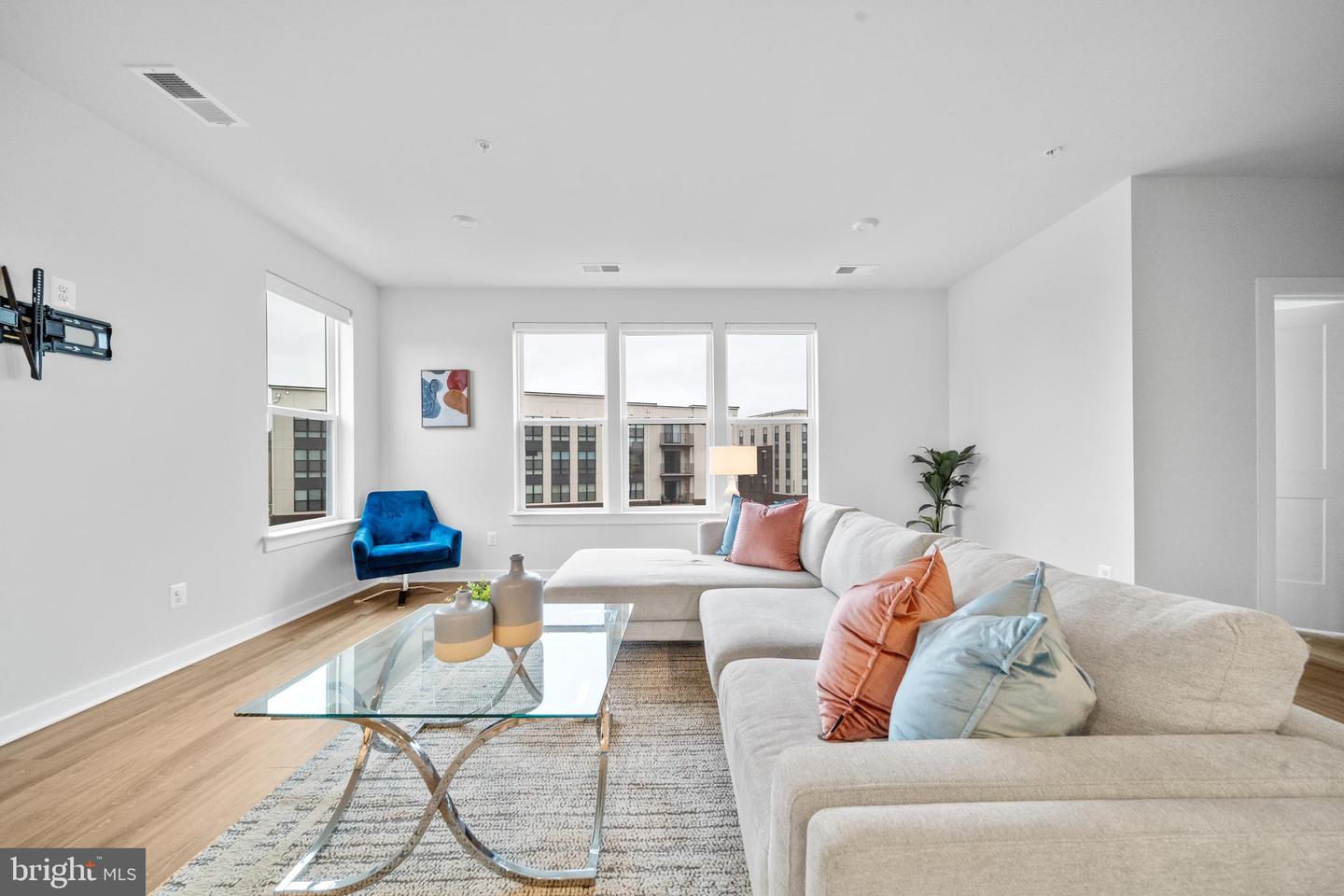 43730 TRANSIT SQ, ASHBURN, Virginia 20147, 3 Bedrooms Bedrooms, ,2 BathroomsBathrooms,Residential,For sale,43730 TRANSIT SQ,VALO2100654 MLS # VALO2100654