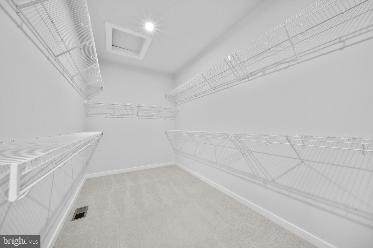 43730 TRANSIT SQ, ASHBURN, Virginia 20147, 3 Bedrooms Bedrooms, ,2 BathroomsBathrooms,Residential,For sale,43730 TRANSIT SQ,VALO2100654 MLS # VALO2100654