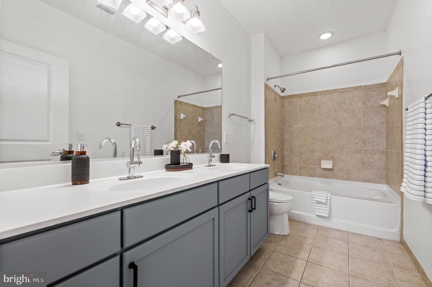 1391 PENNSYLVANIA AVE SE #408, WASHINGTON, District Of Columbia 20003, 2 Bedrooms Bedrooms, ,2 BathroomsBathrooms,Residential,For sale,1391 PENNSYLVANIA AVE SE #408,DCDC2207996 MLS # DCDC2207996