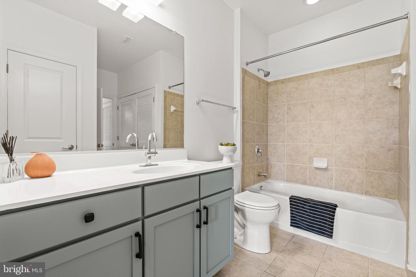 1391 PENNSYLVANIA AVE SE #408, WASHINGTON, District Of Columbia 20003, 2 Bedrooms Bedrooms, ,2 BathroomsBathrooms,Residential,For sale,1391 PENNSYLVANIA AVE SE #408,DCDC2207996 MLS # DCDC2207996