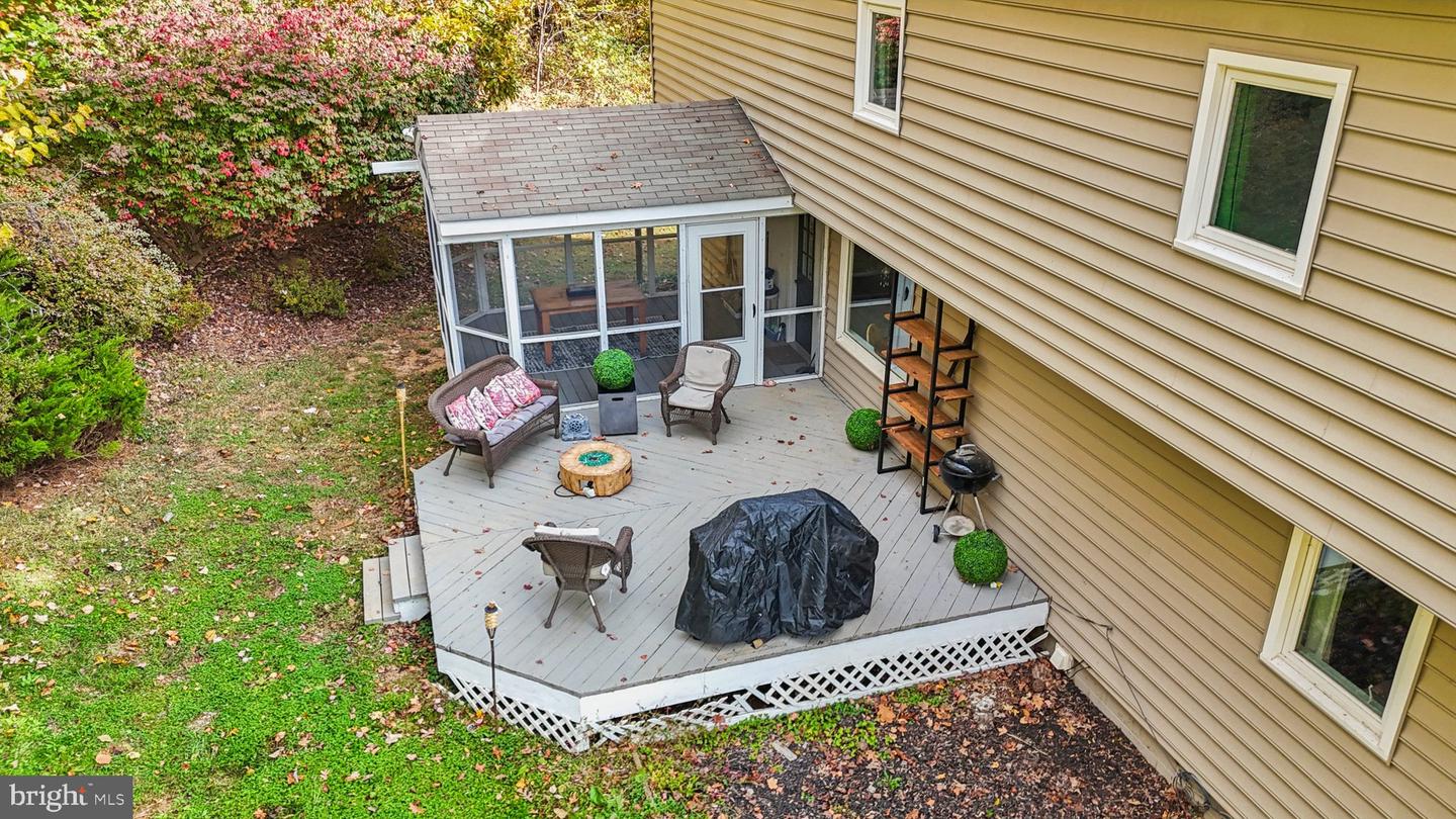 9830 WINEBERRY RD, MARSHALL, Virginia 20115, 4 Bedrooms Bedrooms, ,3 BathroomsBathrooms,Residential,For sale,9830 WINEBERRY RD,VAFQ2019444 MLS # VAFQ2019444