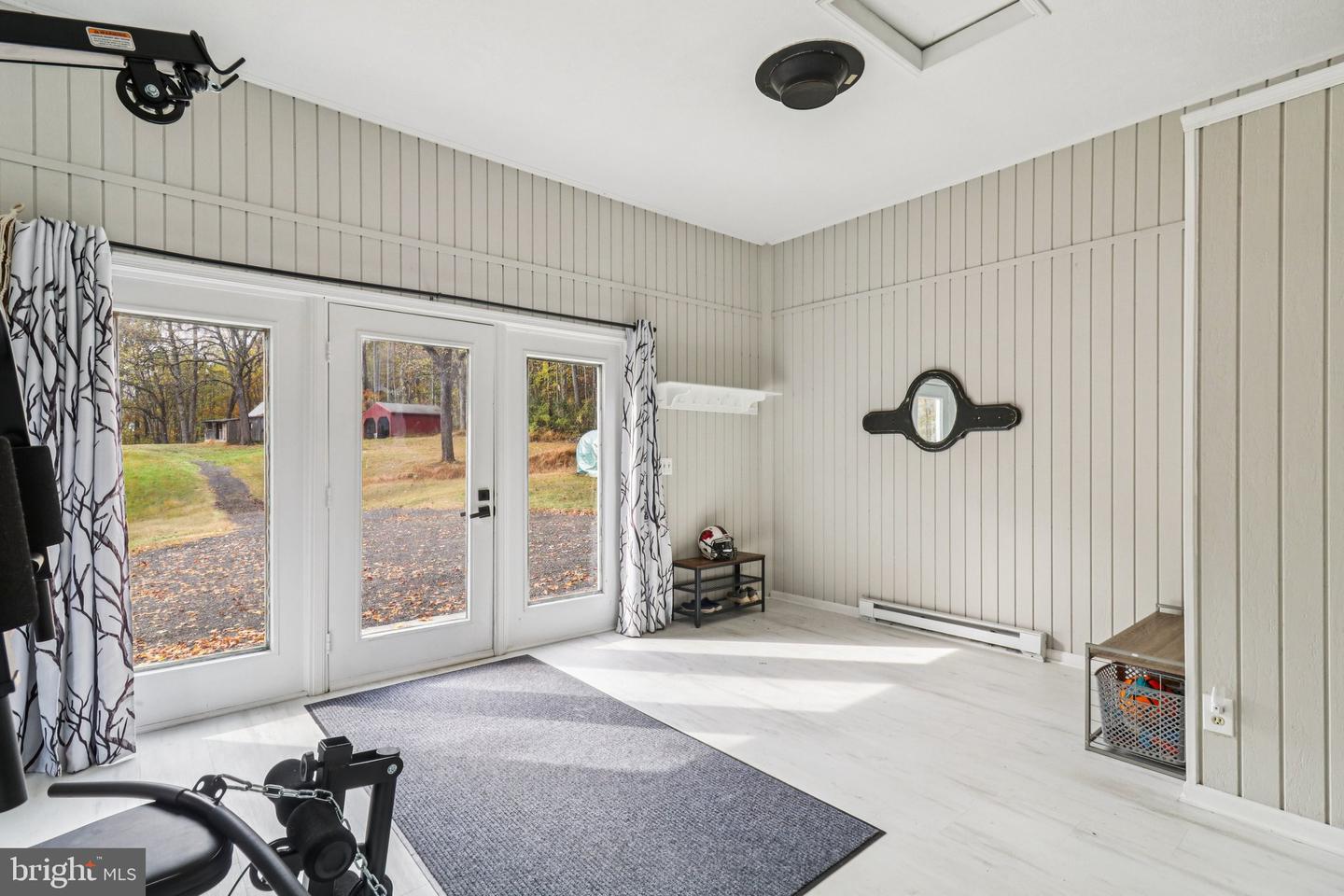 9830 WINEBERRY RD, MARSHALL, Virginia 20115, 4 Bedrooms Bedrooms, ,3 BathroomsBathrooms,Residential,For sale,9830 WINEBERRY RD,VAFQ2019444 MLS # VAFQ2019444