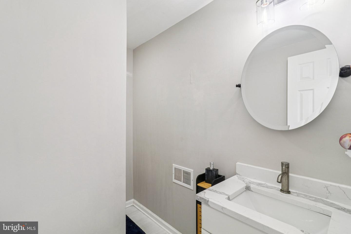 9830 WINEBERRY RD, MARSHALL, Virginia 20115, 4 Bedrooms Bedrooms, ,3 BathroomsBathrooms,Residential,For sale,9830 WINEBERRY RD,VAFQ2019444 MLS # VAFQ2019444