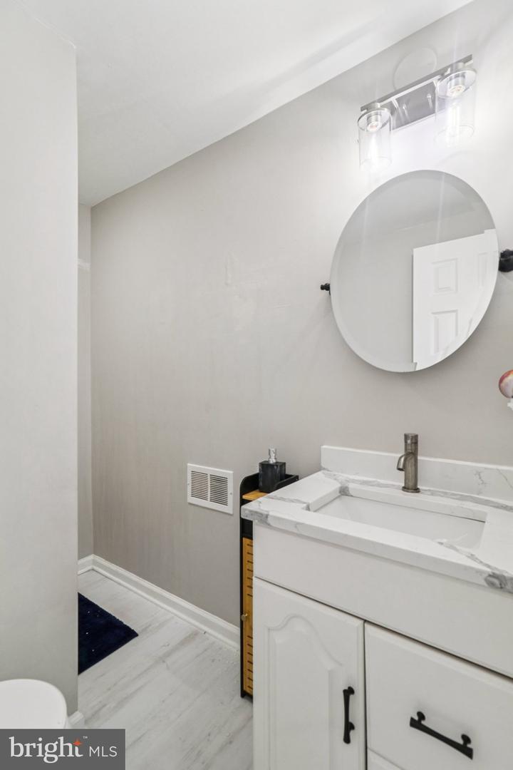 9830 WINEBERRY RD, MARSHALL, Virginia 20115, 4 Bedrooms Bedrooms, ,3 BathroomsBathrooms,Residential,For sale,9830 WINEBERRY RD,VAFQ2019444 MLS # VAFQ2019444