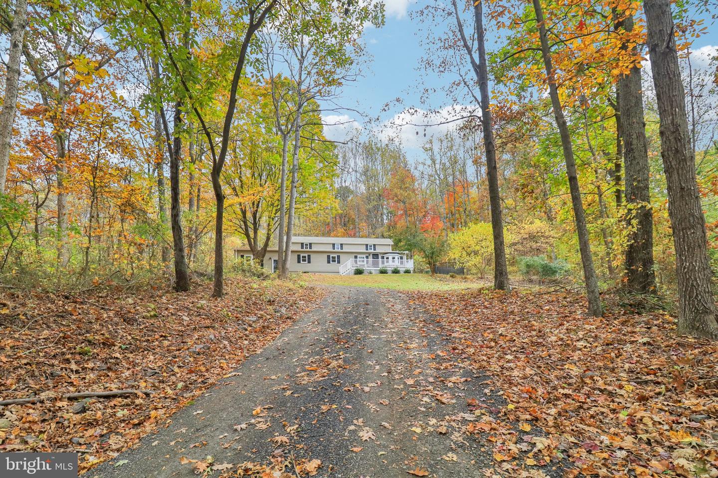 9830 WINEBERRY RD, MARSHALL, Virginia 20115, 4 Bedrooms Bedrooms, ,3 BathroomsBathrooms,Residential,For sale,9830 WINEBERRY RD,VAFQ2019444 MLS # VAFQ2019444