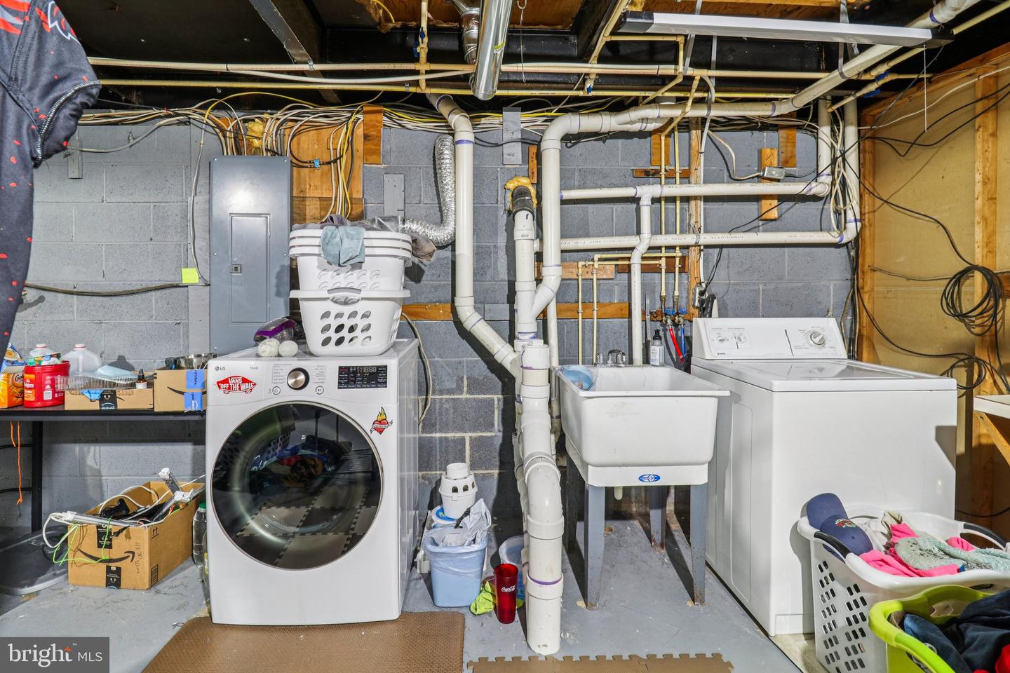 9830 WINEBERRY RD, MARSHALL, Virginia 20115, 4 Bedrooms Bedrooms, ,3 BathroomsBathrooms,Residential,For sale,9830 WINEBERRY RD,VAFQ2019444 MLS # VAFQ2019444