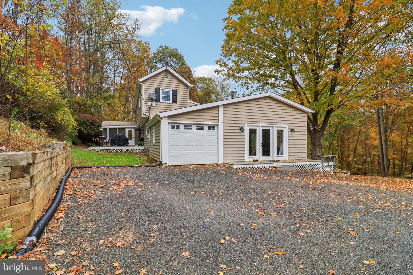 9830 WINEBERRY RD, MARSHALL, Virginia 20115, 4 Bedrooms Bedrooms, ,3 BathroomsBathrooms,Residential,For sale,9830 WINEBERRY RD,VAFQ2019444 MLS # VAFQ2019444