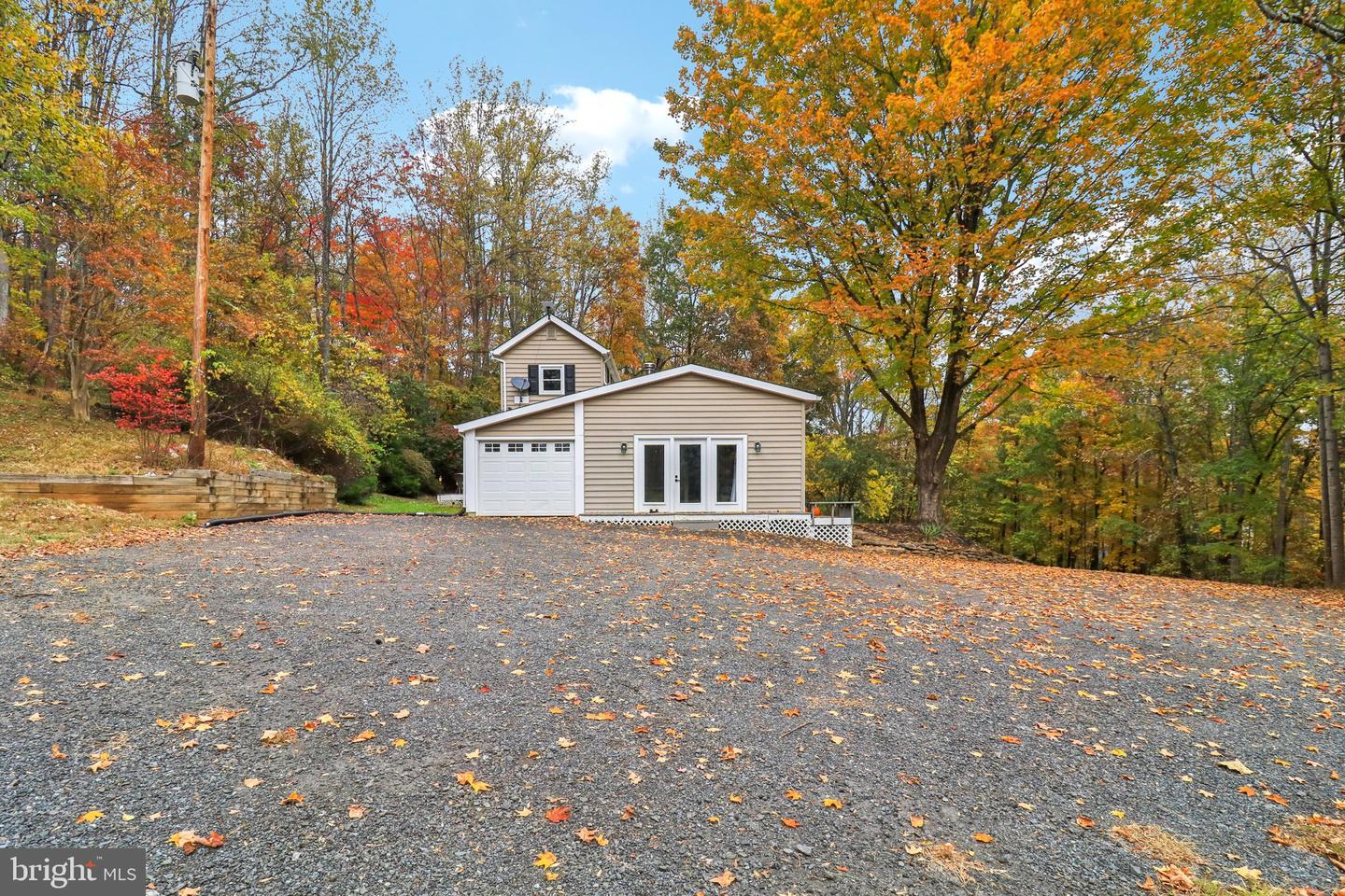 9830 WINEBERRY RD, MARSHALL, Virginia 20115, 4 Bedrooms Bedrooms, ,3 BathroomsBathrooms,Residential,For sale,9830 WINEBERRY RD,VAFQ2019444 MLS # VAFQ2019444