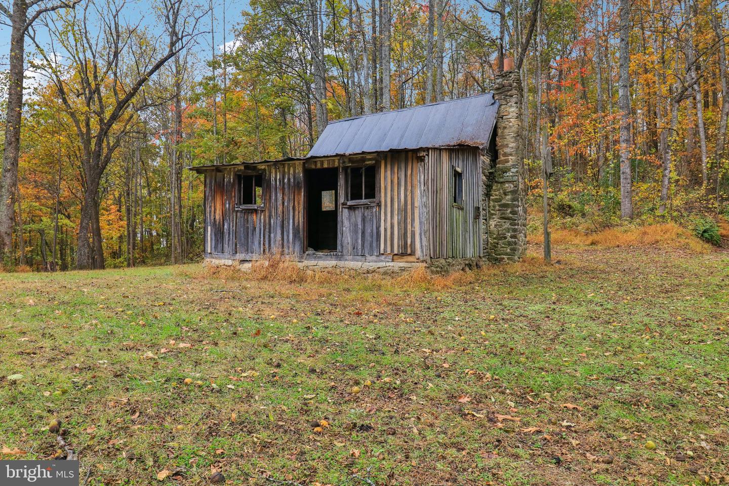 9830 WINEBERRY RD, MARSHALL, Virginia 20115, 4 Bedrooms Bedrooms, ,3 BathroomsBathrooms,Residential,For sale,9830 WINEBERRY RD,VAFQ2019444 MLS # VAFQ2019444