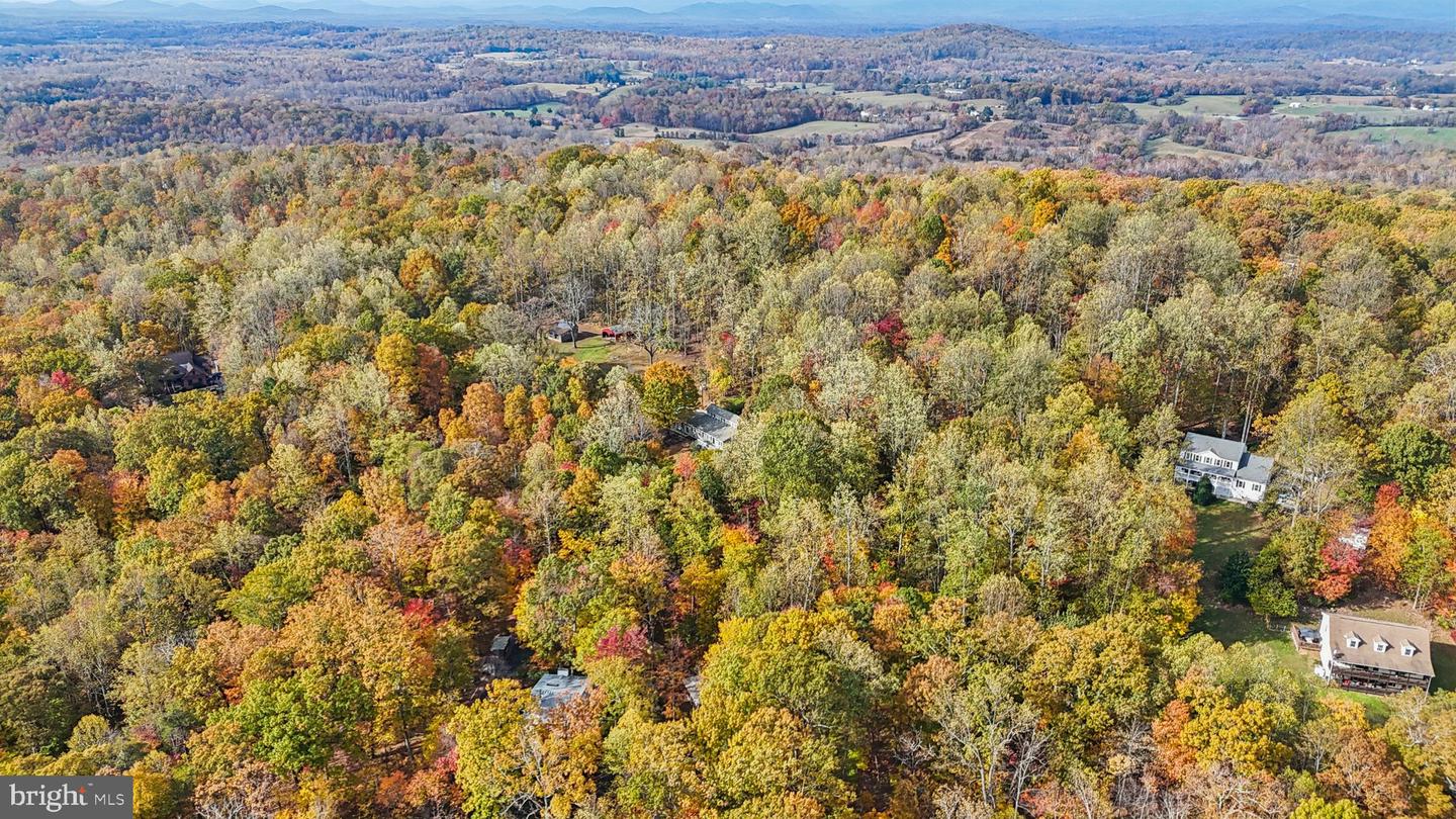 9830 WINEBERRY RD, MARSHALL, Virginia 20115, 4 Bedrooms Bedrooms, ,3 BathroomsBathrooms,Residential,For sale,9830 WINEBERRY RD,VAFQ2019444 MLS # VAFQ2019444