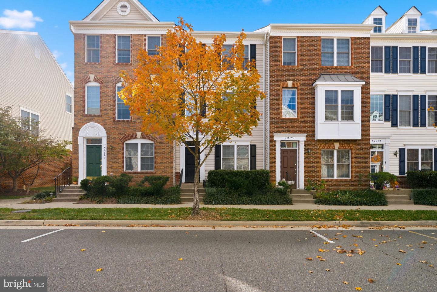 42799 SYKES TER, CHANTILLY, Virginia 20152, 4 Bedrooms Bedrooms, ,2 BathroomsBathrooms,Residential,For sale,42799 SYKES TER,VALO2109386 MLS # VALO2109386