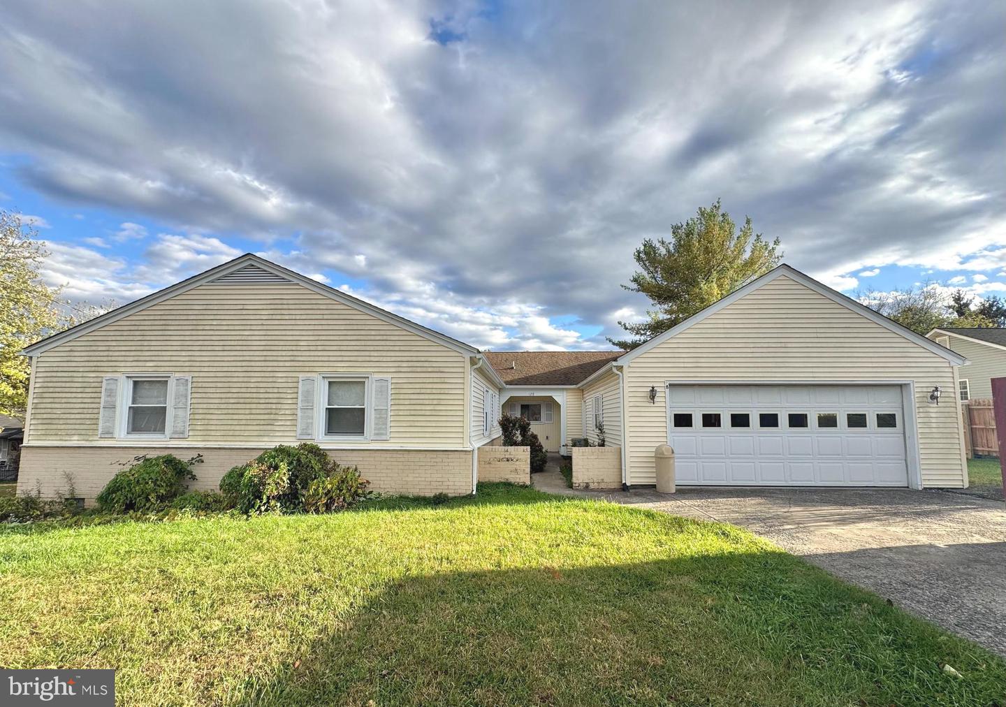 128 LONGCROFT RD, WINCHESTER, Virginia 22602, 3 Bedrooms Bedrooms, ,2 BathroomsBathrooms,Residential,For sale,128 LONGCROFT RD,VAFV2037576 MLS # VAFV2037576