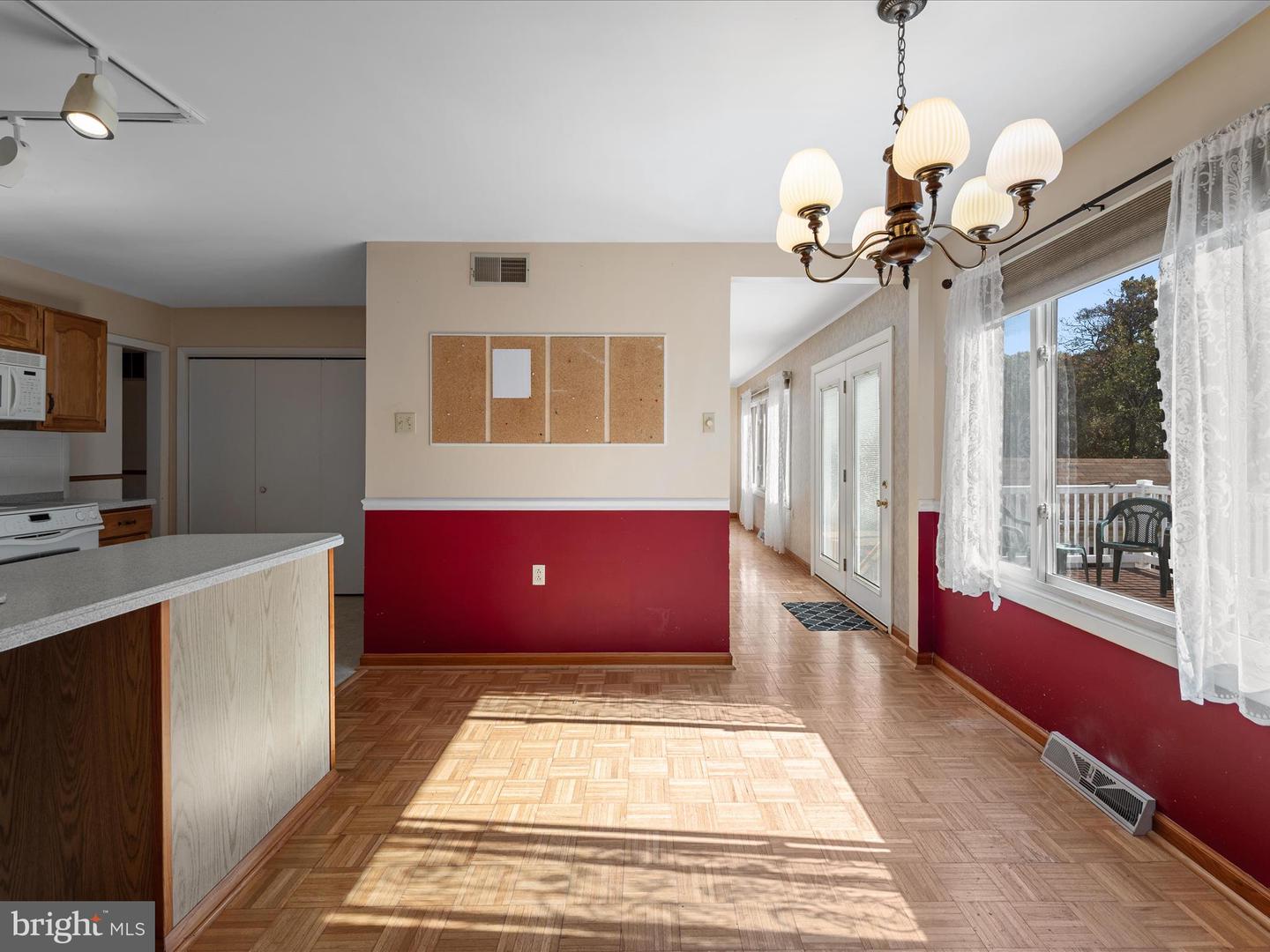 128 LONGCROFT RD, WINCHESTER, Virginia 22602, 3 Bedrooms Bedrooms, ,2 BathroomsBathrooms,Residential,For sale,128 LONGCROFT RD,VAFV2037576 MLS # VAFV2037576