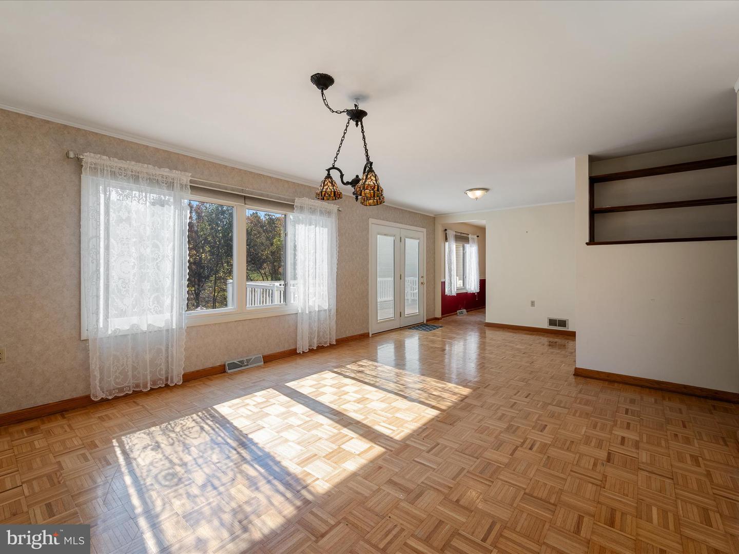 128 LONGCROFT RD, WINCHESTER, Virginia 22602, 3 Bedrooms Bedrooms, ,2 BathroomsBathrooms,Residential,For sale,128 LONGCROFT RD,VAFV2037576 MLS # VAFV2037576