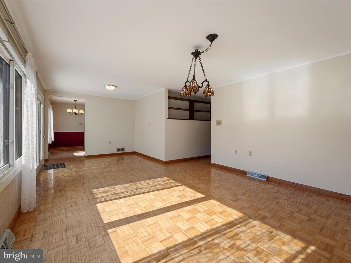 128 LONGCROFT RD, WINCHESTER, Virginia 22602, 3 Bedrooms Bedrooms, ,2 BathroomsBathrooms,Residential,For sale,128 LONGCROFT RD,VAFV2037576 MLS # VAFV2037576