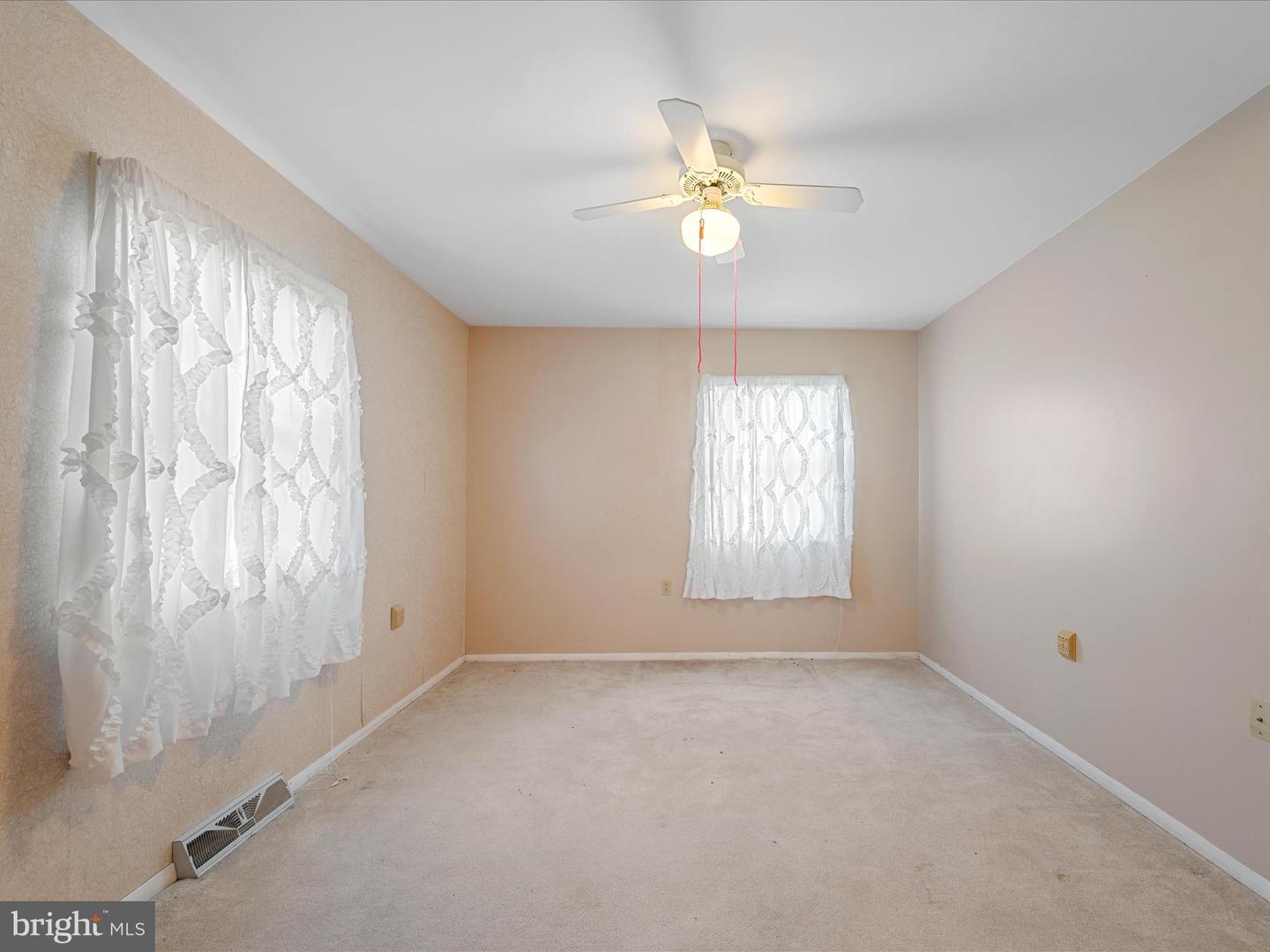 128 LONGCROFT RD, WINCHESTER, Virginia 22602, 3 Bedrooms Bedrooms, ,2 BathroomsBathrooms,Residential,For sale,128 LONGCROFT RD,VAFV2037576 MLS # VAFV2037576