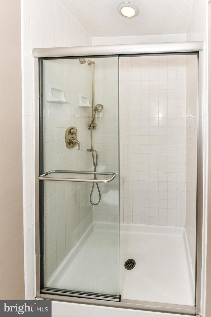 6547 MILVA LN, SPRINGFIELD, Virginia 22150, 3 Bedrooms Bedrooms, ,2 BathroomsBathrooms,Residential,For sale,6547 MILVA LN,VAFX2275512 MLS # VAFX2275512