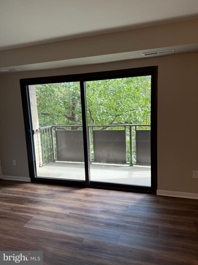 3101 S MANCHESTER ST #415, FALLS CHURCH, Virginia 22044, 2 Bedrooms Bedrooms, ,1 BathroomBathrooms,Residential,For sale,3101 S MANCHESTER ST #415,VAFX2275566 MLS # VAFX2275566
