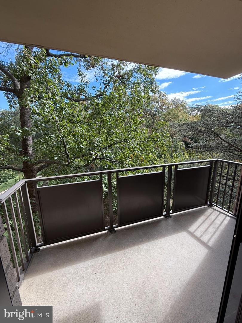 3101 S MANCHESTER ST #415, FALLS CHURCH, Virginia 22044, 2 Bedrooms Bedrooms, ,1 BathroomBathrooms,Residential,For sale,3101 S MANCHESTER ST #415,VAFX2275566 MLS # VAFX2275566