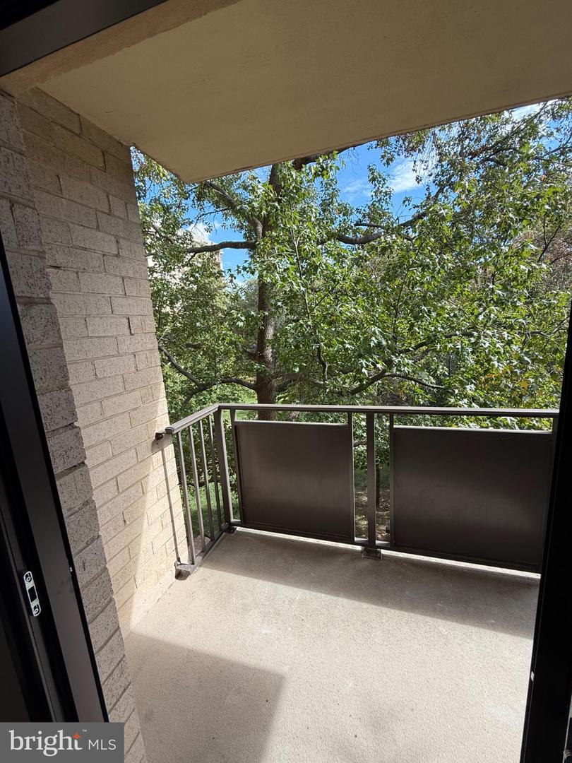 3101 S MANCHESTER ST #415, FALLS CHURCH, Virginia 22044, 2 Bedrooms Bedrooms, ,1 BathroomBathrooms,Residential,For sale,3101 S MANCHESTER ST #415,VAFX2275566 MLS # VAFX2275566