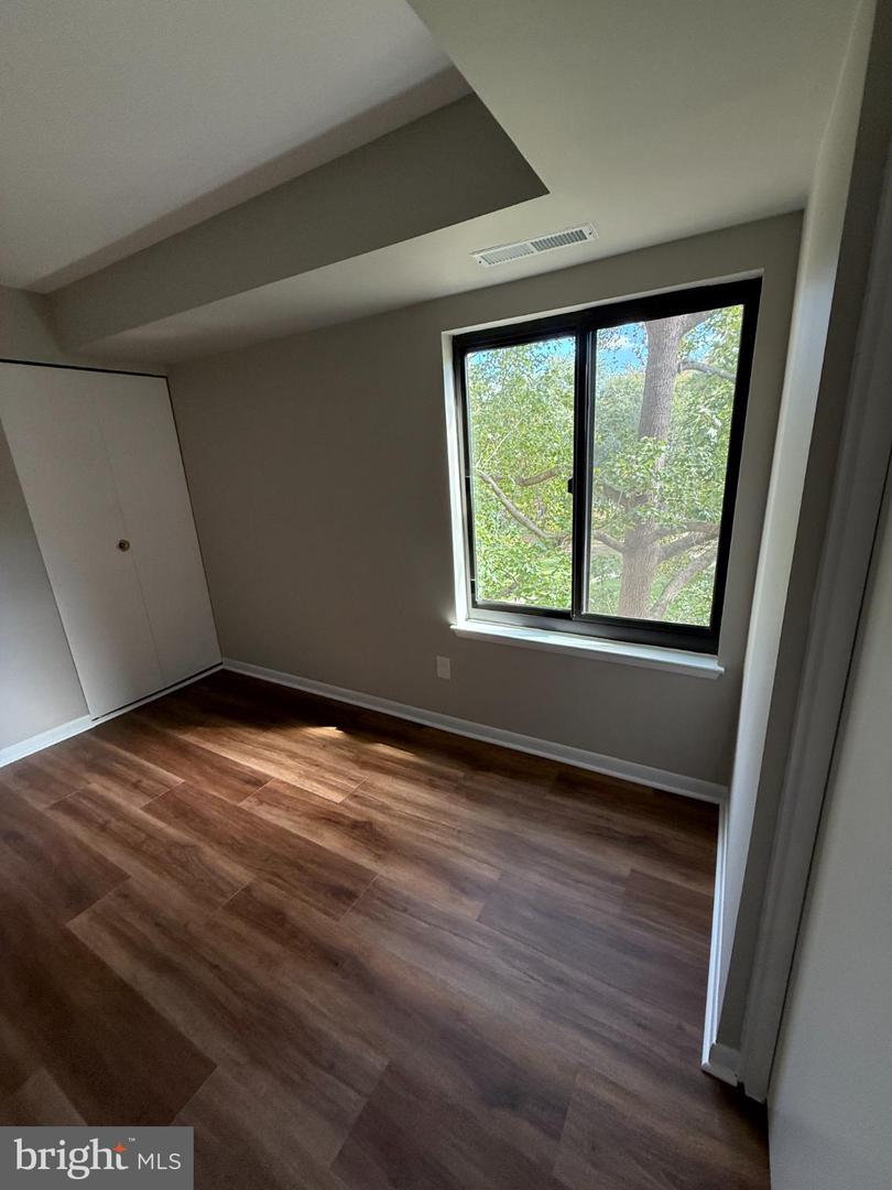 3101 S MANCHESTER ST #415, FALLS CHURCH, Virginia 22044, 2 Bedrooms Bedrooms, ,1 BathroomBathrooms,Residential,For sale,3101 S MANCHESTER ST #415,VAFX2275566 MLS # VAFX2275566