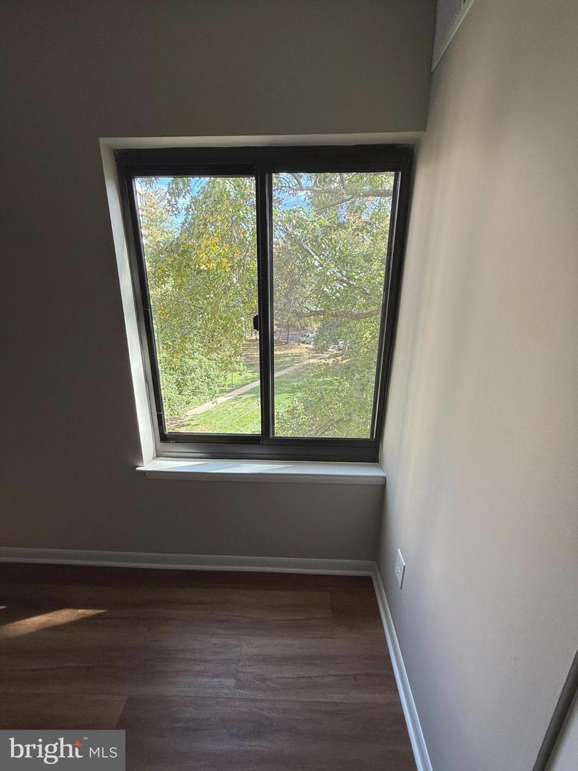 3101 S MANCHESTER ST #415, FALLS CHURCH, Virginia 22044, 2 Bedrooms Bedrooms, ,1 BathroomBathrooms,Residential,For sale,3101 S MANCHESTER ST #415,VAFX2275566 MLS # VAFX2275566