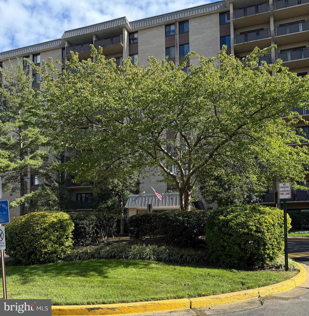 3101 S MANCHESTER ST #415, FALLS CHURCH, Virginia 22044, 2 Bedrooms Bedrooms, ,1 BathroomBathrooms,Residential,For sale,3101 S MANCHESTER ST #415,VAFX2275566 MLS # VAFX2275566