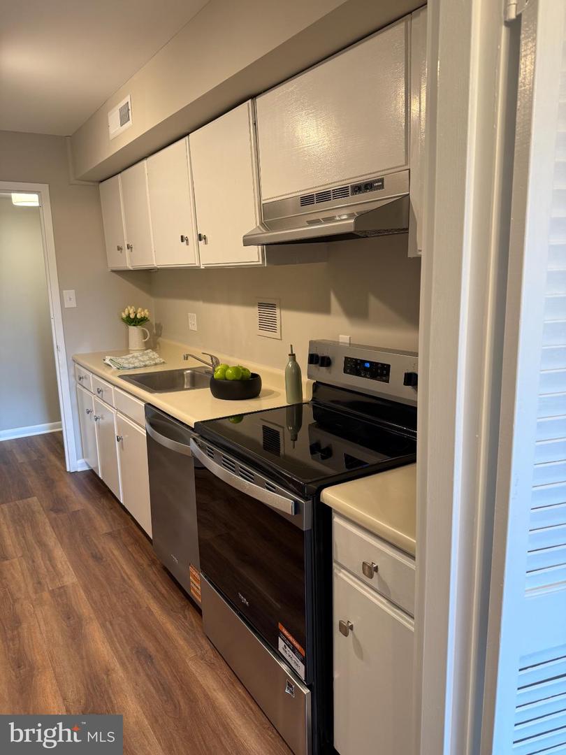 3101 S MANCHESTER ST #415, FALLS CHURCH, Virginia 22044, 2 Bedrooms Bedrooms, ,1 BathroomBathrooms,Residential,For sale,3101 S MANCHESTER ST #415,VAFX2275566 MLS # VAFX2275566