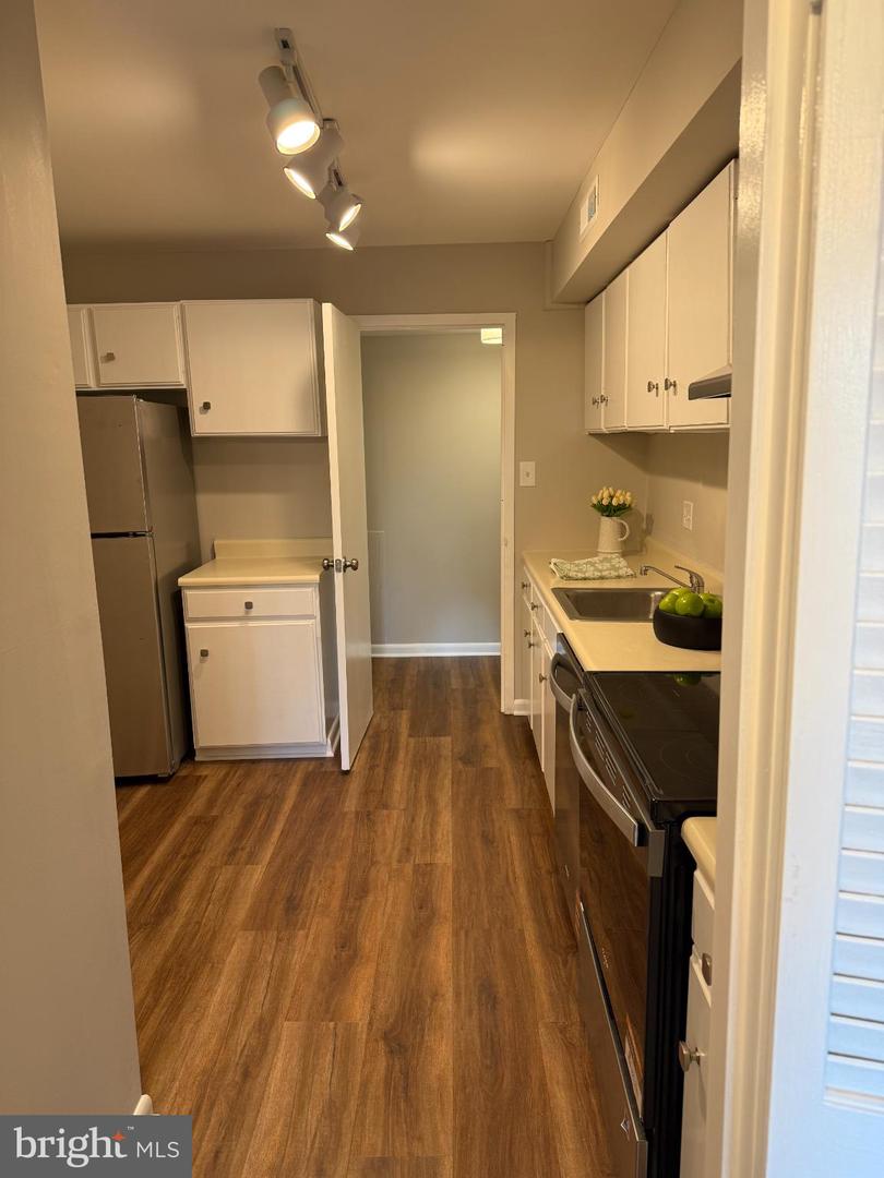 3101 S MANCHESTER ST #415, FALLS CHURCH, Virginia 22044, 2 Bedrooms Bedrooms, ,1 BathroomBathrooms,Residential,For sale,3101 S MANCHESTER ST #415,VAFX2275566 MLS # VAFX2275566