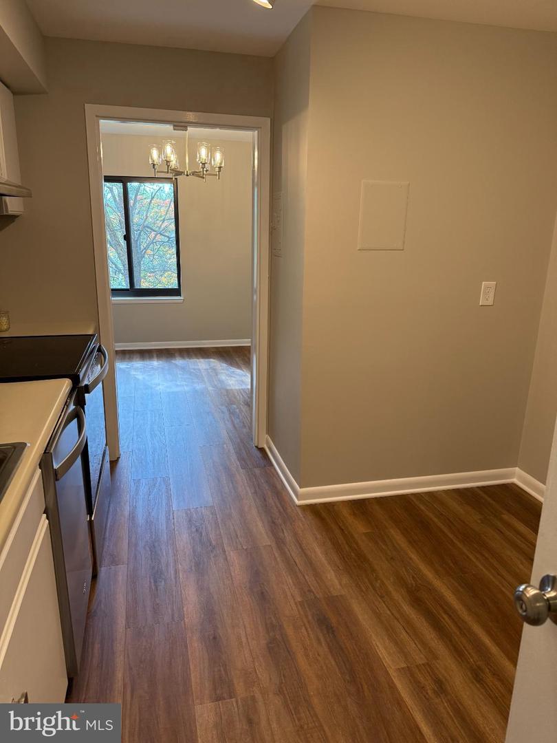 3101 S MANCHESTER ST #415, FALLS CHURCH, Virginia 22044, 2 Bedrooms Bedrooms, ,1 BathroomBathrooms,Residential,For sale,3101 S MANCHESTER ST #415,VAFX2275566 MLS # VAFX2275566