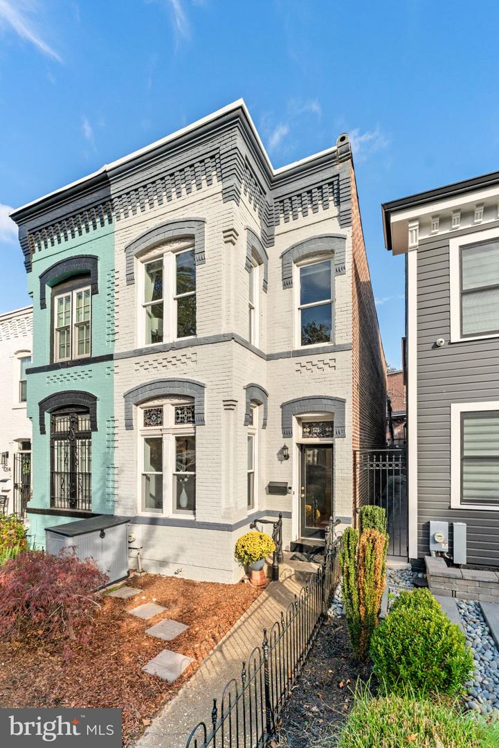 1218 G ST SE, WASHINGTON, District Of Columbia 20003, 3 Bedrooms Bedrooms, ,1 BathroomBathrooms,Residential,For sale,1218 G ST SE,DCDC2228240 MLS # DCDC2228240