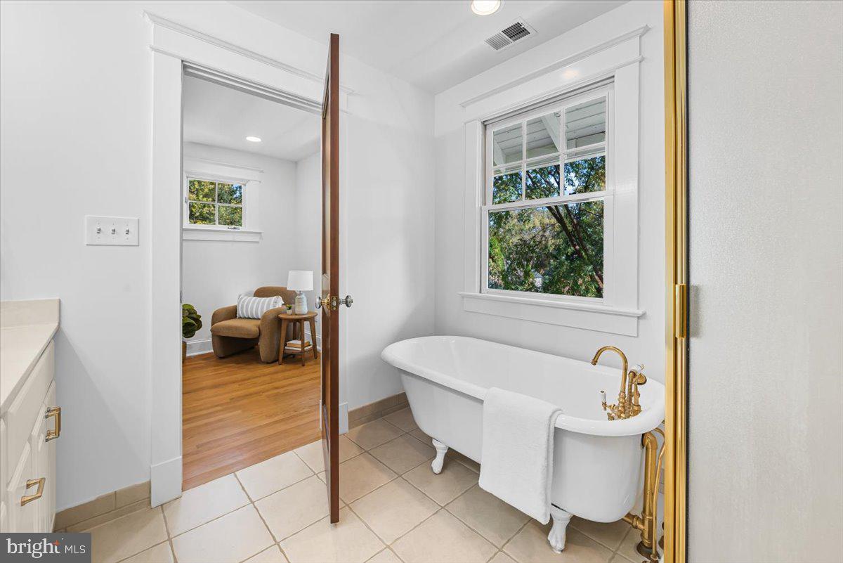 4937 BRANDYWINE ST NW, WASHINGTON, District Of Columbia 20016, 5 Bedrooms Bedrooms, ,3 BathroomsBathrooms,Residential,For sale,4937 BRANDYWINE ST NW,DCDC2228382 MLS # DCDC2228382