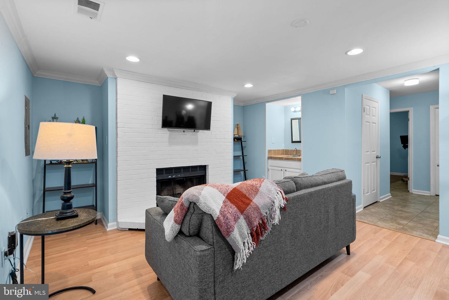 6045 CROWN ROYAL CIR, ALEXANDRIA, Virginia 22310, 3 Bedrooms Bedrooms, ,2 BathroomsBathrooms,Residential,For sale,6045 CROWN ROYAL CIR,VAFX2275024 MLS # VAFX2275024 6045 CROWN ROYAL CIR, ALEXANDRIA, Virginia 22310, 3 Bedrooms Bedrooms, ,2 BathroomsBathrooms,Residential,For sale,6045 CROWN ROYAL CIR,VAFX2275024 MLS # VAFX2275024