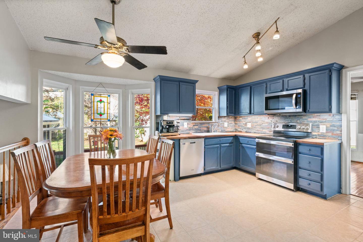 35 WOODS EDGE CT, STAFFORD, Virginia 22554, 5 Bedrooms Bedrooms, ,3 BathroomsBathrooms,Residential,For sale,35 WOODS EDGE CT,VAST2043598 MLS # VAST2043598