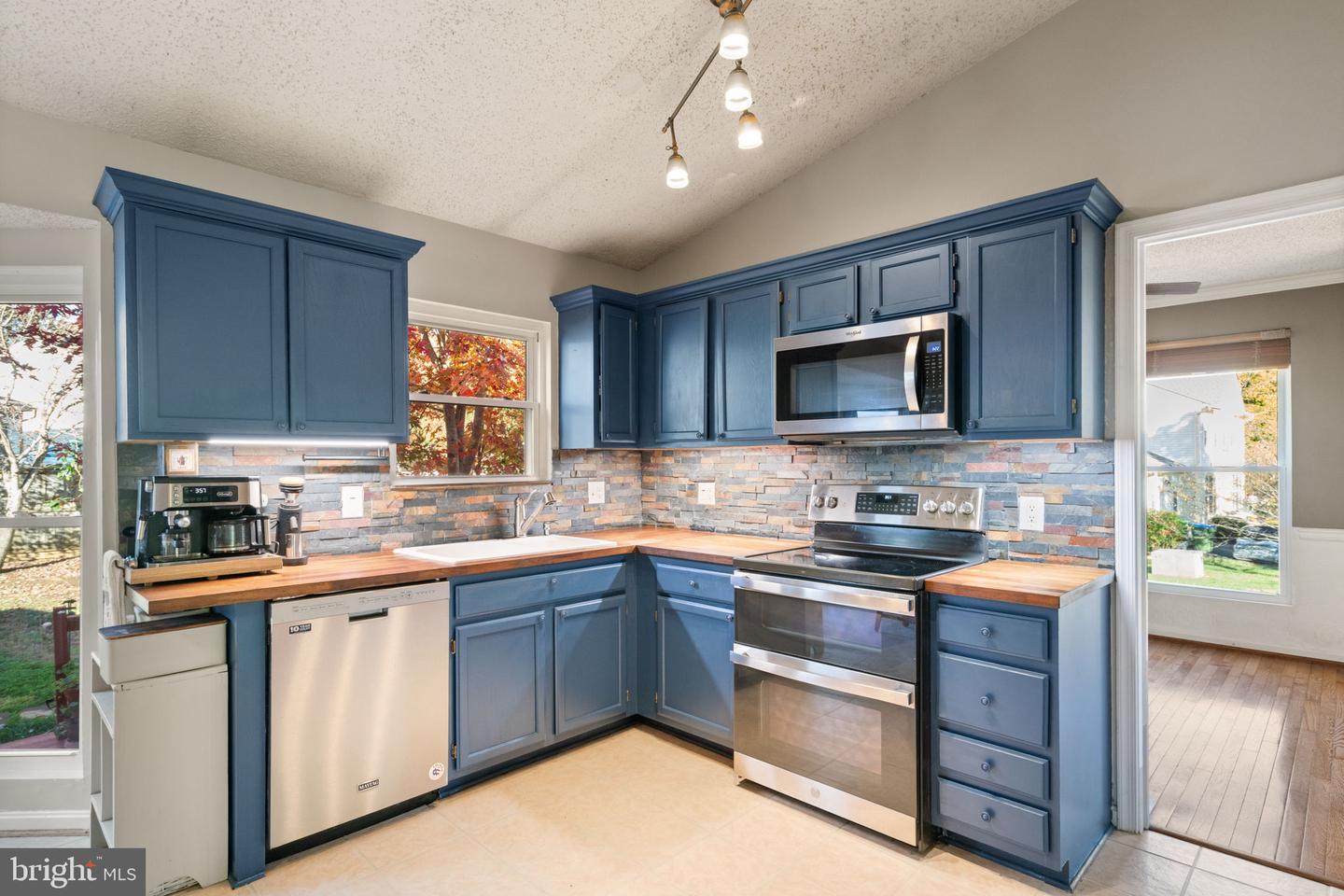 35 WOODS EDGE CT, STAFFORD, Virginia 22554, 5 Bedrooms Bedrooms, ,3 BathroomsBathrooms,Residential,For sale,35 WOODS EDGE CT,VAST2043598 MLS # VAST2043598