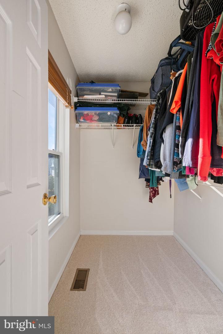 35 WOODS EDGE CT, STAFFORD, Virginia 22554, 5 Bedrooms Bedrooms, ,3 BathroomsBathrooms,Residential,For sale,35 WOODS EDGE CT,VAST2043598 MLS # VAST2043598