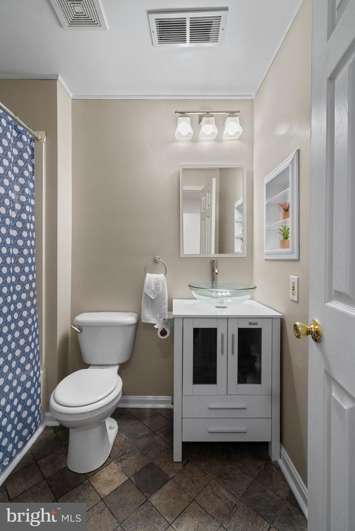 35 WOODS EDGE CT, STAFFORD, Virginia 22554, 5 Bedrooms Bedrooms, ,3 BathroomsBathrooms,Residential,For sale,35 WOODS EDGE CT,VAST2043598 MLS # VAST2043598