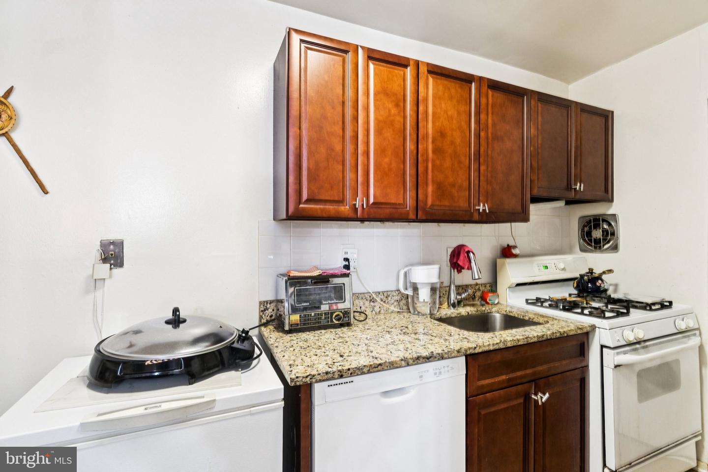 7370 LEE HWY #204, FALLS CHURCH, Virginia 22046, 2 Bedrooms Bedrooms, ,1 BathroomBathrooms,Residential,For sale,7370 LEE HWY #204,VAFX2275836 MLS # VAFX2275836 7370 LEE HWY #204, FALLS CHURCH, Virginia 22046, 2 Bedrooms Bedrooms, ,1 BathroomBathrooms,Residential,For sale,7370 LEE HWY #204,VAFX2275836 MLS # VAFX2275836