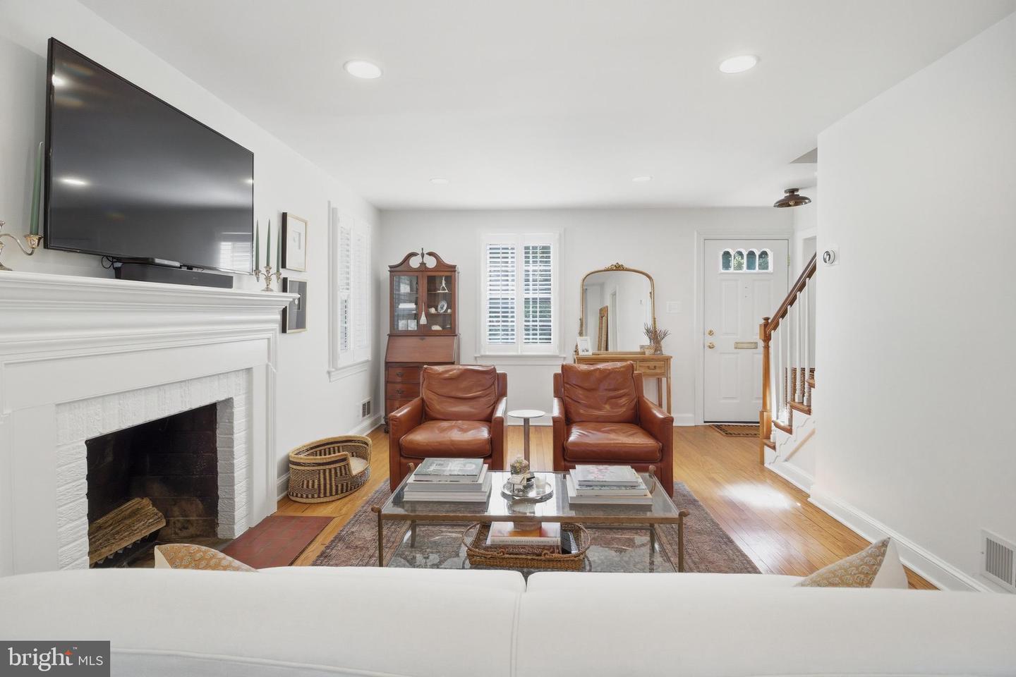 6032 GROVE DR, ALEXANDRIA, Virginia 22307, 3 Bedrooms Bedrooms, ,3 BathroomsBathrooms,Residential,For sale,6032 GROVE DR,VAFX2275974 MLS # VAFX2275974