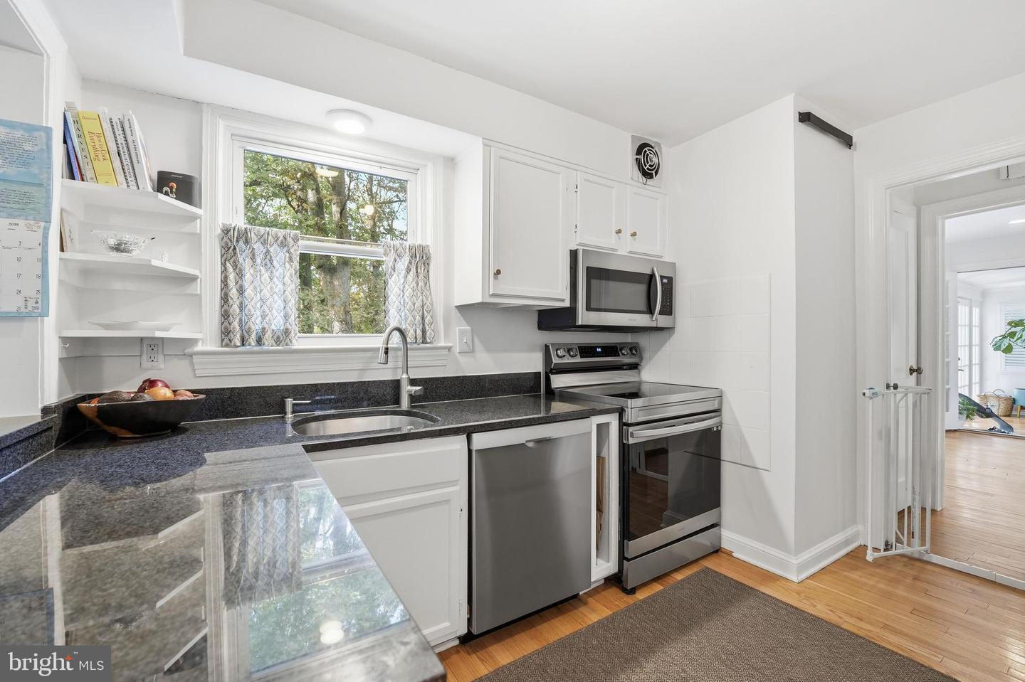 6032 GROVE DR, ALEXANDRIA, Virginia 22307, 3 Bedrooms Bedrooms, ,3 BathroomsBathrooms,Residential,For sale,6032 GROVE DR,VAFX2275974 MLS # VAFX2275974