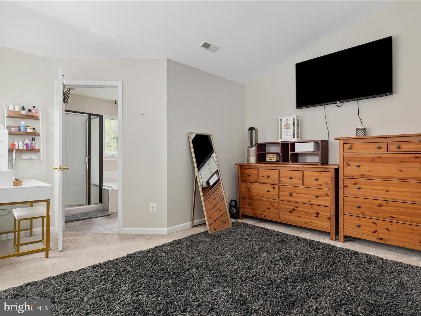 7002 MANAHOAC PL, GAINESVILLE, Virginia 20155, 3 Bedrooms Bedrooms, ,2 BathroomsBathrooms,Residential,For sale,7002 MANAHOAC PL,VAPW2106660 MLS # VAPW2106660