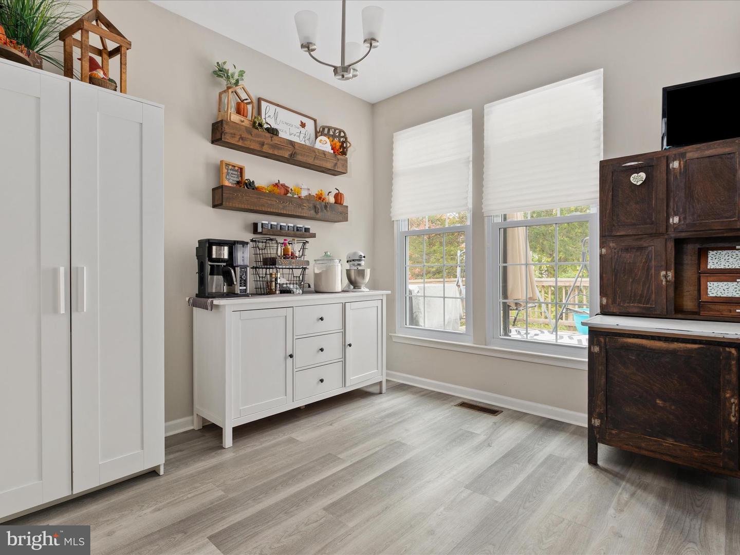 7002 MANAHOAC PL, GAINESVILLE, Virginia 20155, 3 Bedrooms Bedrooms, ,2 BathroomsBathrooms,Residential,For sale,7002 MANAHOAC PL,VAPW2106660 MLS # VAPW2106660