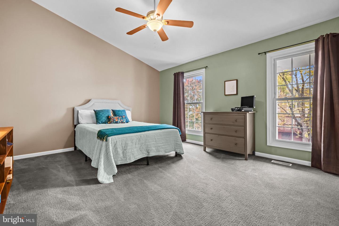 13127 FROG HOLLOW CT, HERNDON, Virginia 20171, 4 Bedrooms Bedrooms, ,3 BathroomsBathrooms,Residential,For sale,13127 FROG HOLLOW CT,VAFX2276222 MLS # VAFX2276222