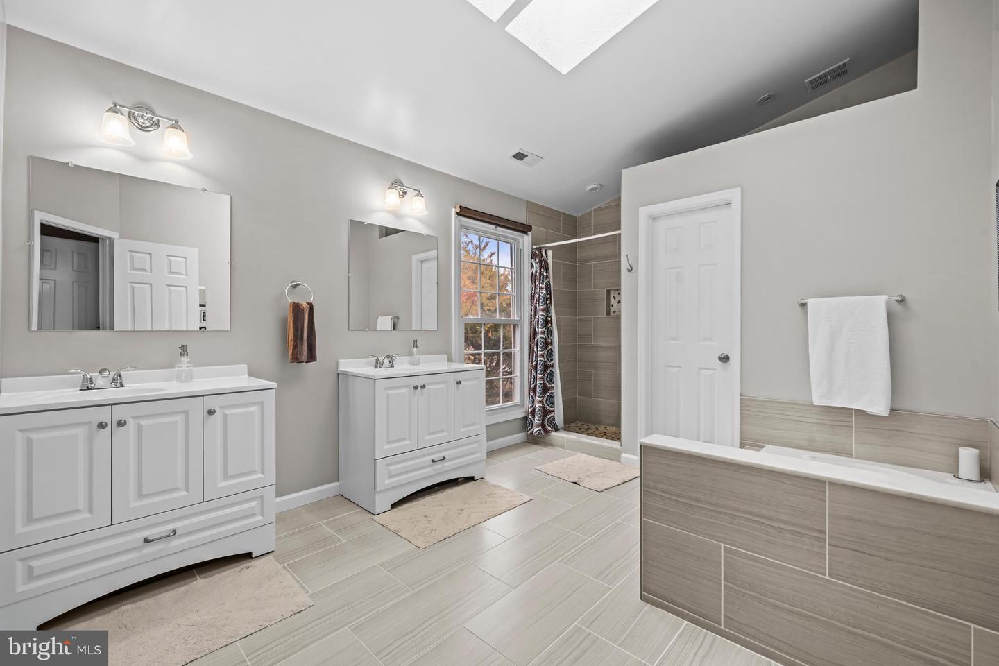 13127 FROG HOLLOW CT, HERNDON, Virginia 20171, 4 Bedrooms Bedrooms, ,3 BathroomsBathrooms,Residential,For sale,13127 FROG HOLLOW CT,VAFX2276222 MLS # VAFX2276222