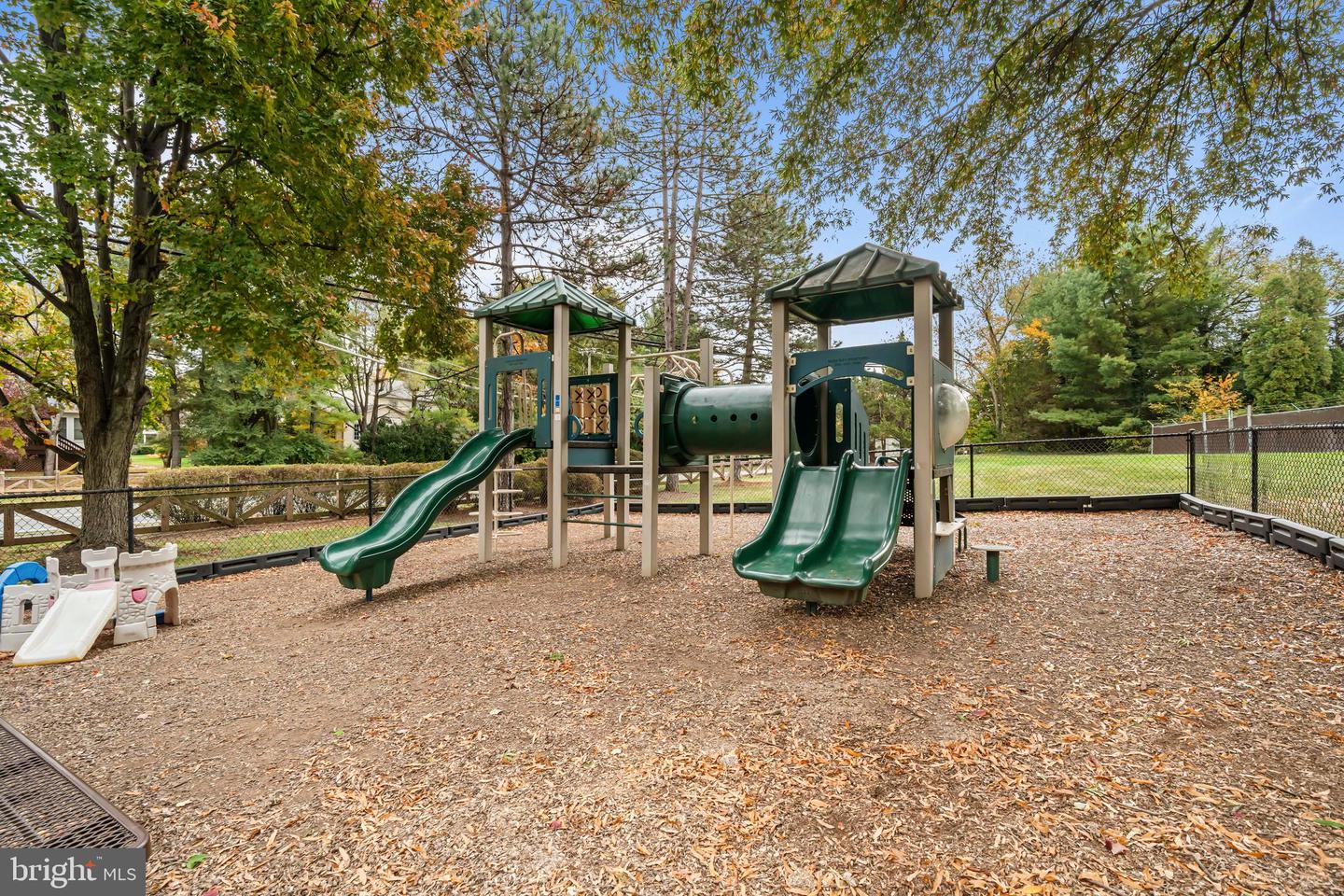 13127 FROG HOLLOW CT, HERNDON, Virginia 20171, 4 Bedrooms Bedrooms, ,3 BathroomsBathrooms,Residential,For sale,13127 FROG HOLLOW CT,VAFX2276222 MLS # VAFX2276222